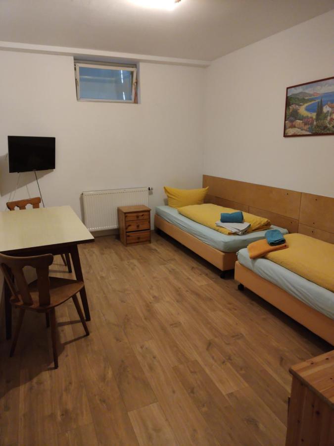 Pension Dorfstrasse 6 Stetten  Zimmer foto